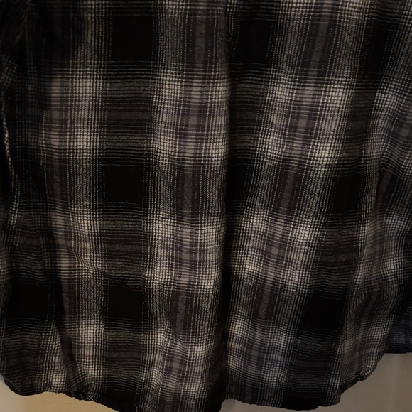 Men's Black and Gray Plaid Hooded Button Down Shirt. Size L - Picture 8 of 10